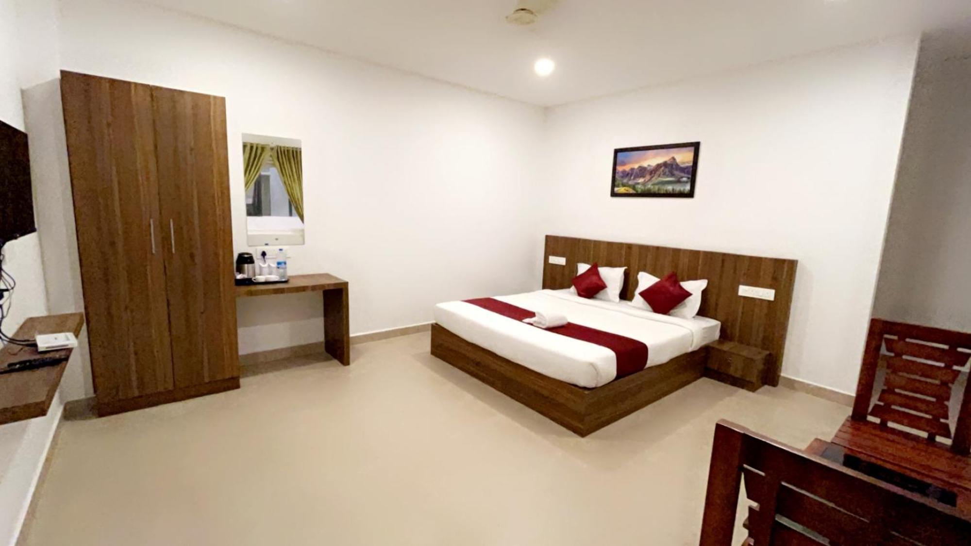 Hotel Dream Suite, Kattappana Exterior photo